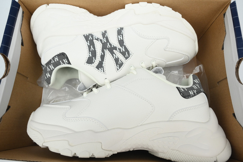 Giày MLB Chunky Window Monogram New York Yankees Black