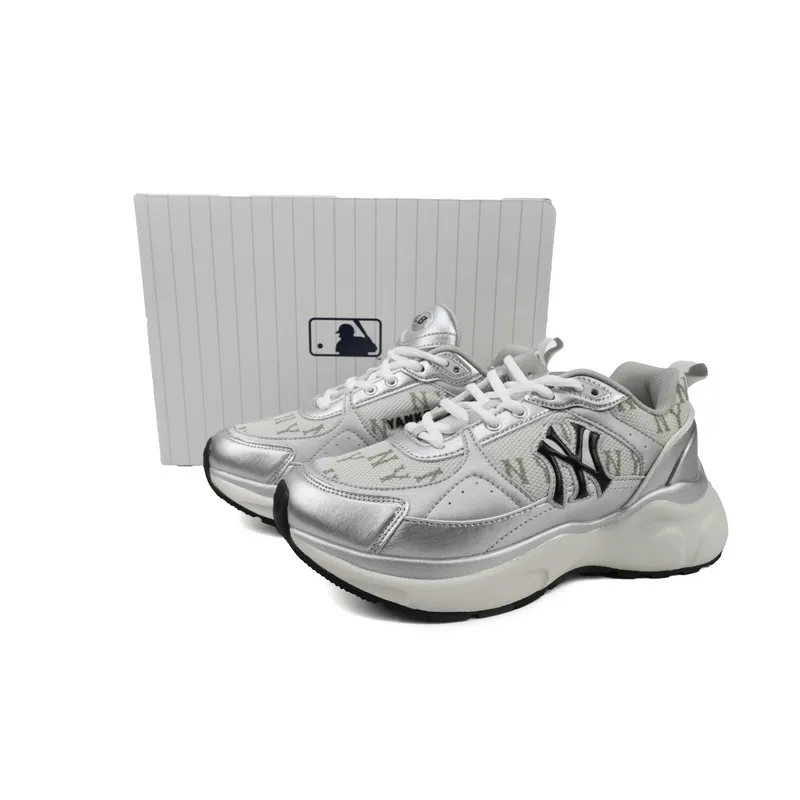MLB Fast Ball Classic Monogram New York Yankees Sneakers
