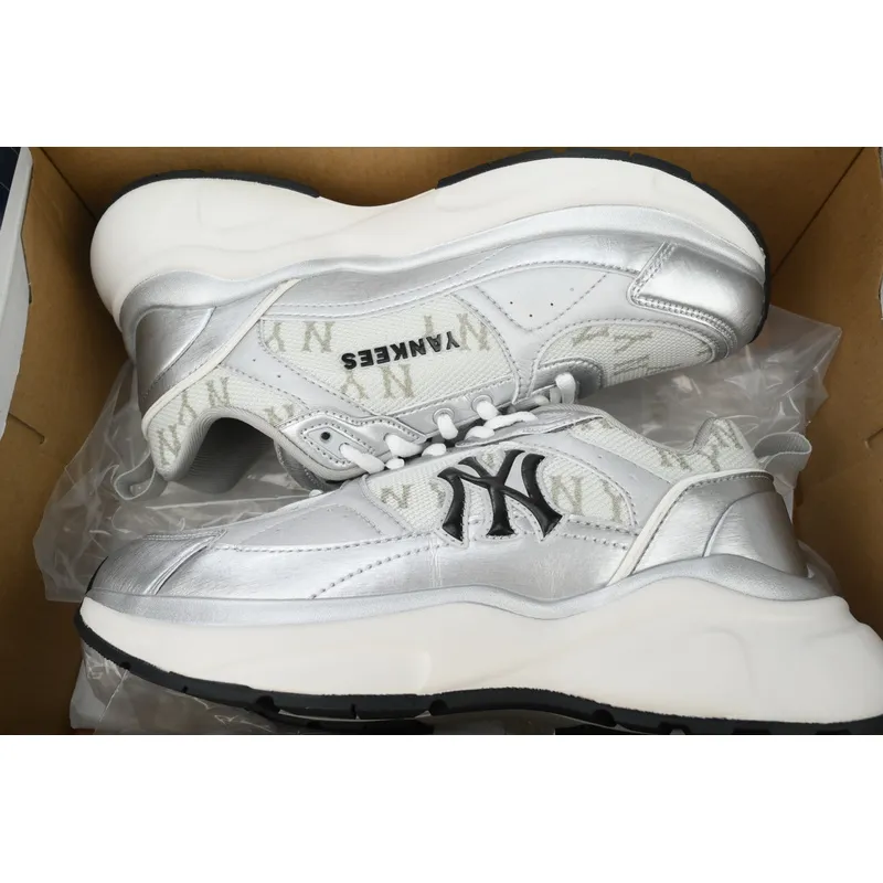MLB Fast Ball Classic Monogram New York Yankees Sneakers
