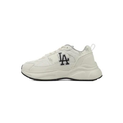 MLB Fast Ball Classic Monogram New York Yankees Sneakers W02 01
