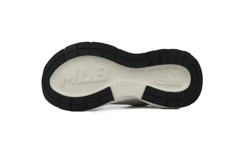 MLB Fast Ball Classic Monogram New York Yankees Sneakers W02