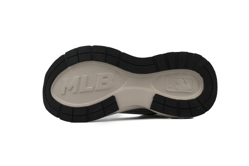 MLB Fast Ball Classic Monogram New York Yankees Sneakers W04