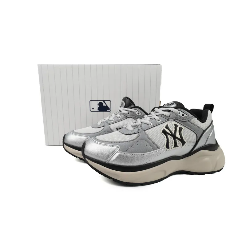MLB Fast Ball Classic Monogram New York Yankees Sneakers W04