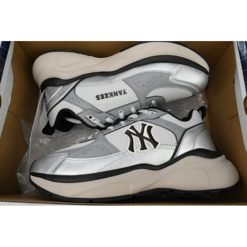 MLB Fast Ball Classic Monogram New York Yankees Sneakers W04