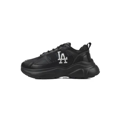 MLB Fast Ball Classic Monogram New York Yankees Sneakers W03 01