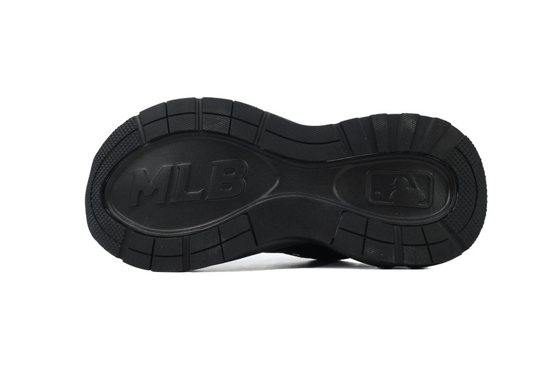 MLB Fast Ball Classic Monogram New York Yankees Sneakers W03