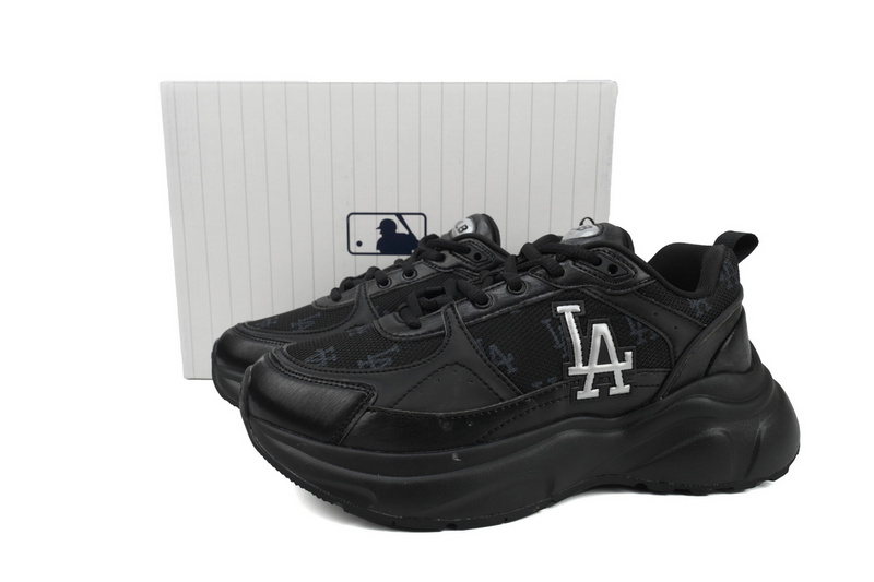 MLB Fast Ball Classic Monogram New York Yankees Sneakers W03