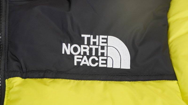 TheNorthFace Splicing White And Red Apple Green