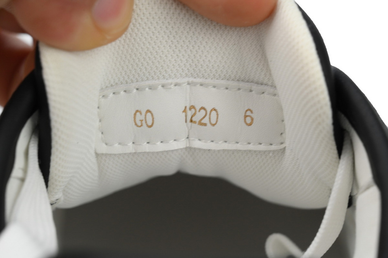 Louis Vuitton Trainer Black White (Show)