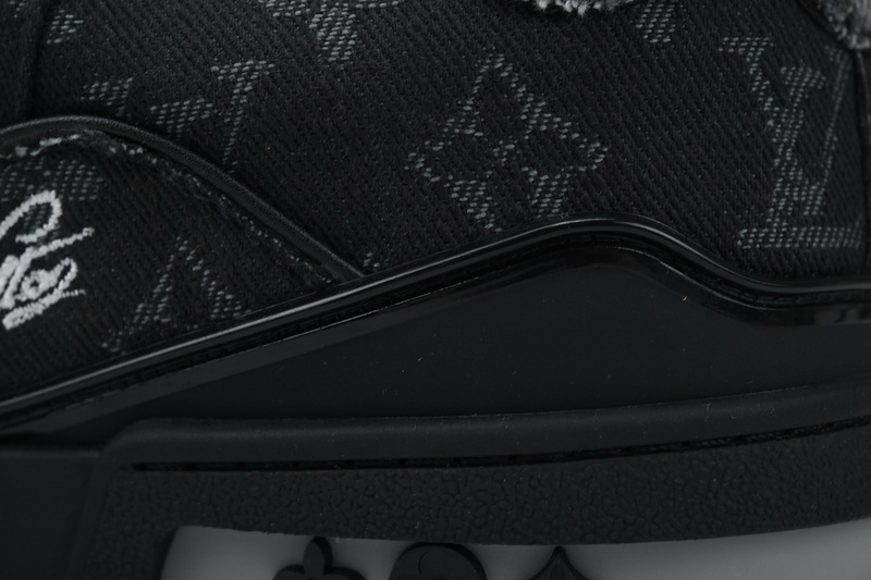Louis Vuitton Trainer Black
