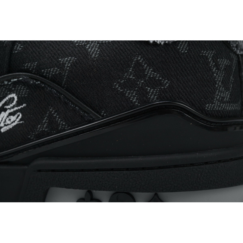 Louis Vuitton Trainer Black