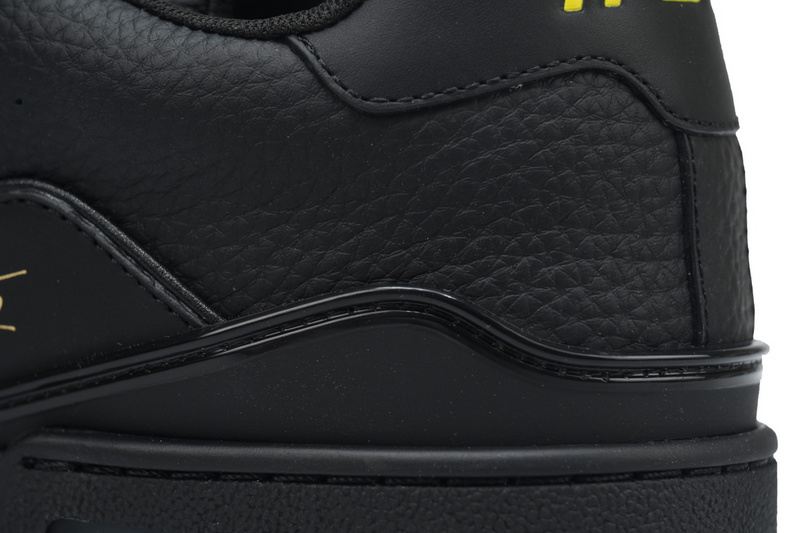 Louis Vuitton Trainer Black 