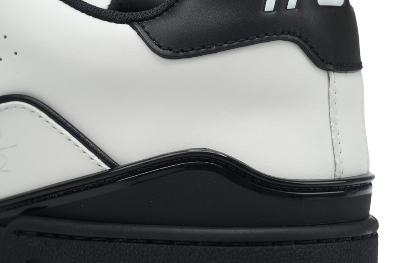 Louis Vuitton Trainer White