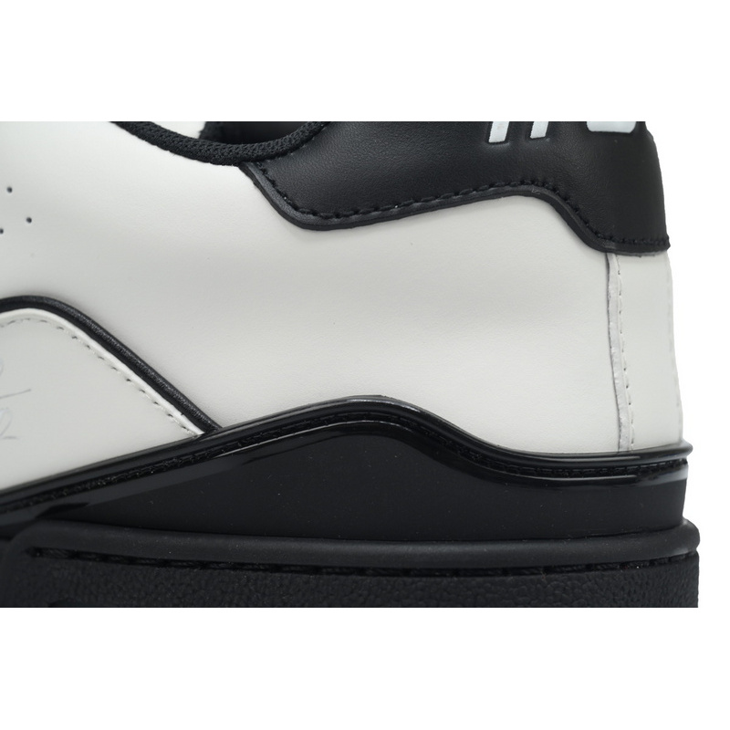 Louis Vuitton Trainer White