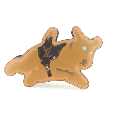 LOUIS VUITTON DOG ON STRAP BAG 01