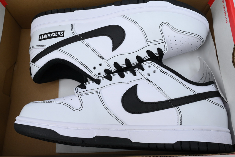 Nike Dunk Low "Line Panda"