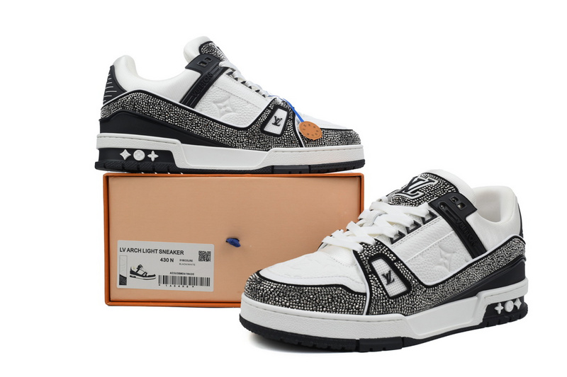 Louis Vuitton Trainer white black diamond
