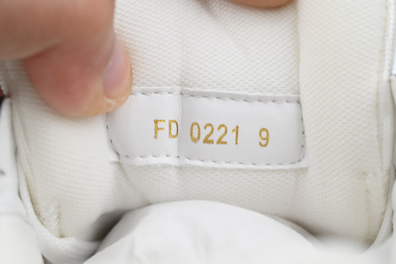 Louis Vuitton Trainer white black diamond