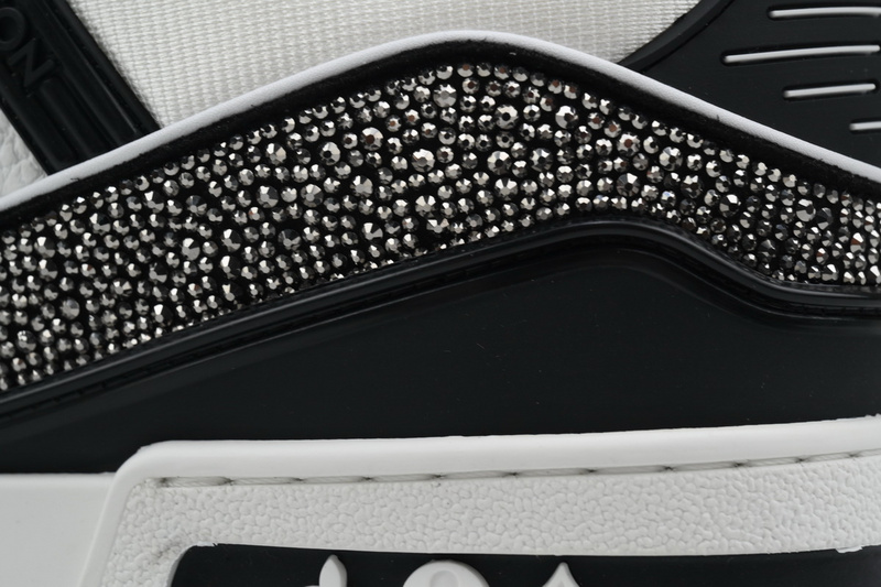 Louis Vuitton Trainer white black diamond