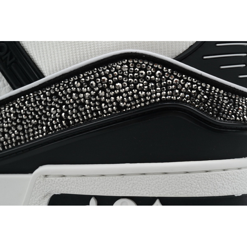 Louis Vuitton Trainer white black diamond