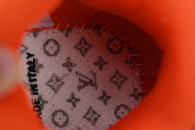 LOUIS VUITTON Trainer White orange diamond face