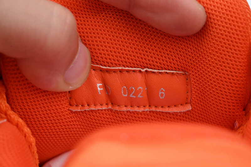 LOUIS VUITTON Trainer White orange diamond face