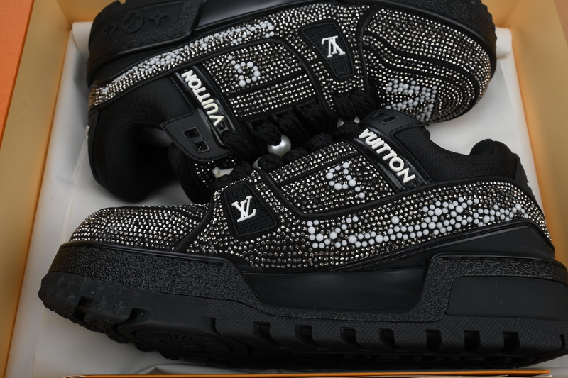LOUIS VUITTON Trainer All black diamond face