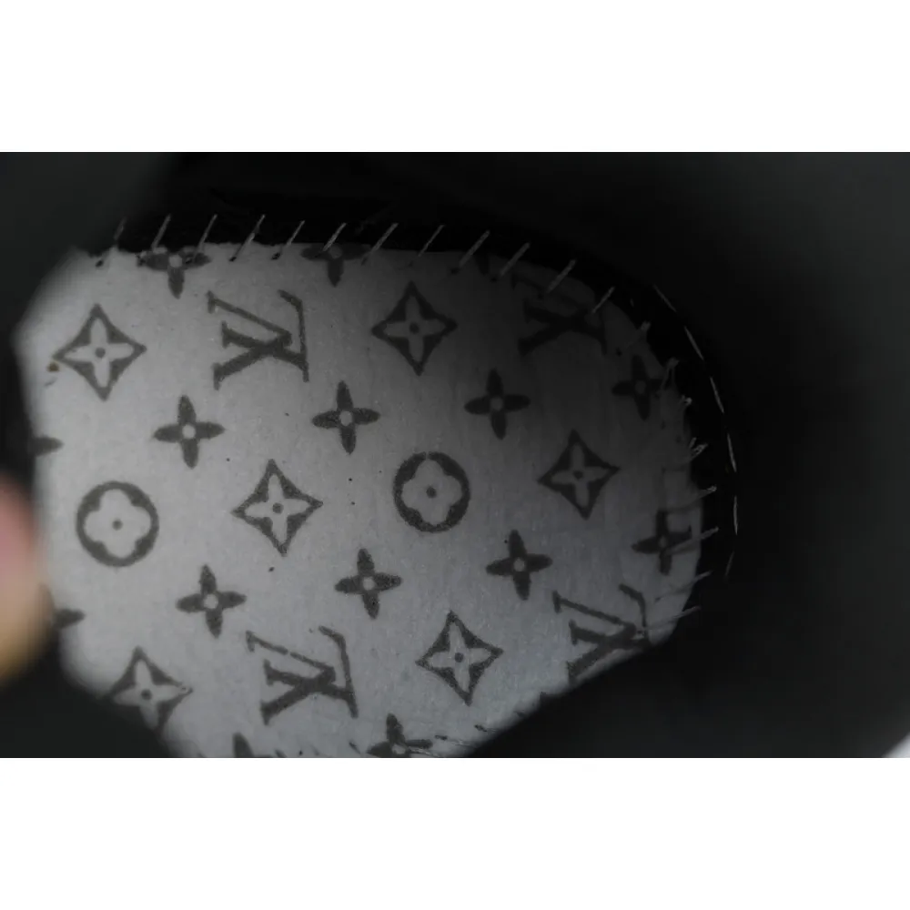 LOUIS VUITTON Trainer All black diamond face