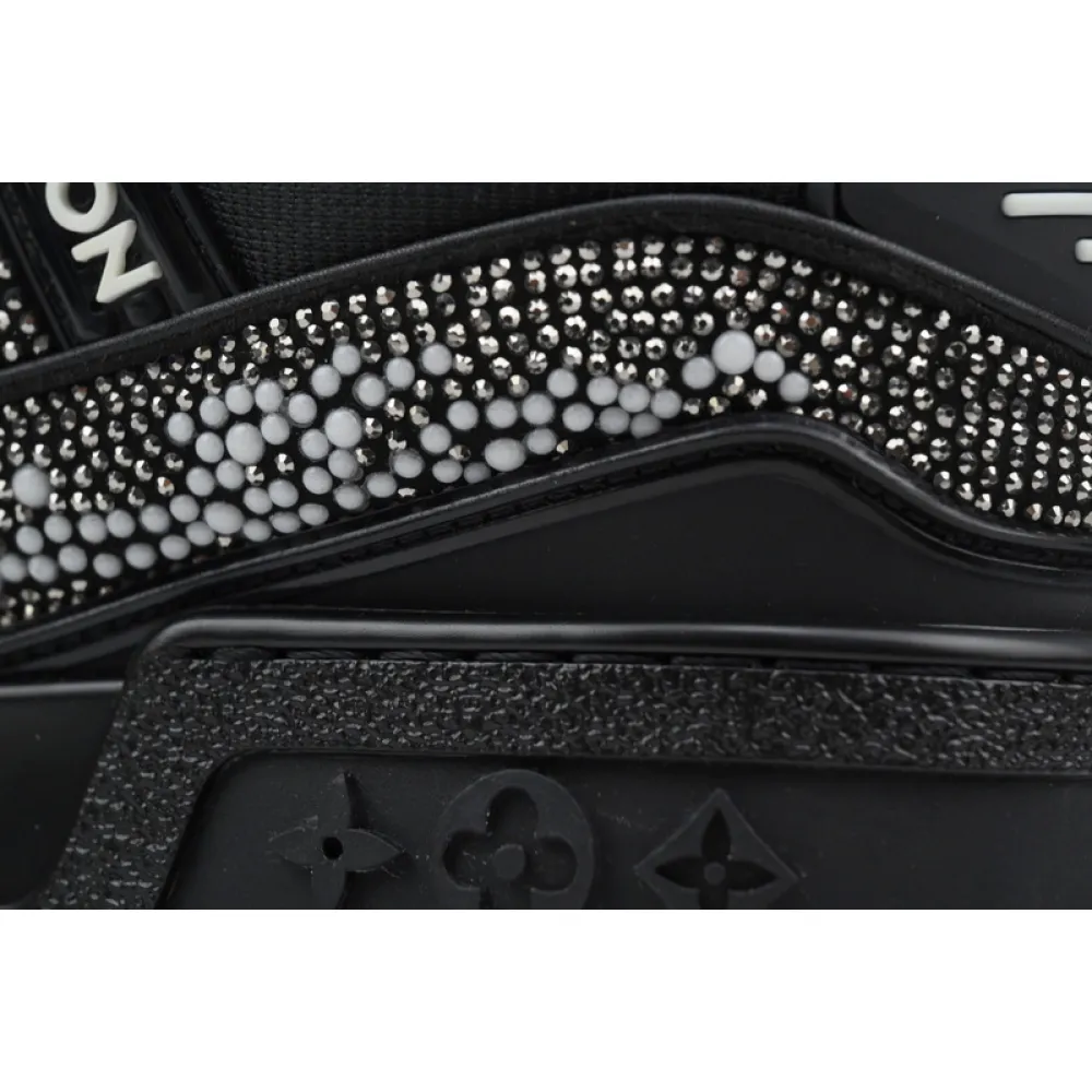 LOUIS VUITTON Trainer All black diamond face