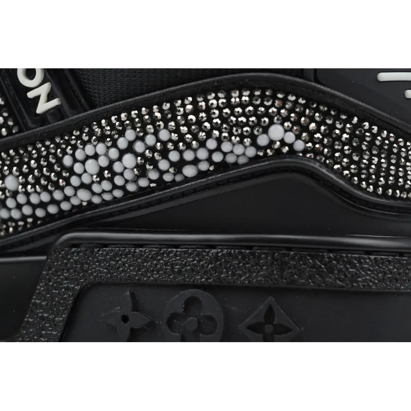LOUIS VUITTON Trainer All black diamond face