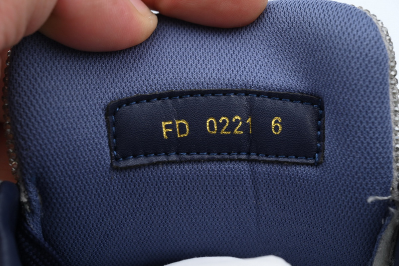 Louis Vuitton Trainer White Blue Diamond