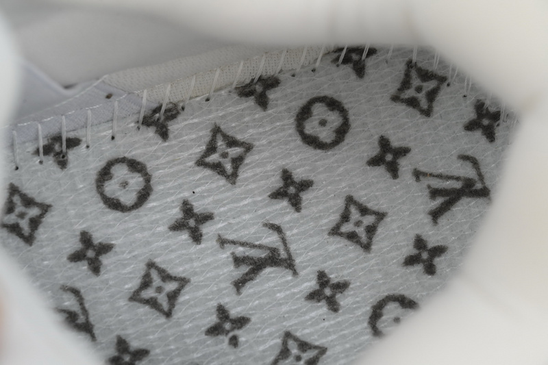 LOUIS VUITTON Trainer White Khaki Diamond Face