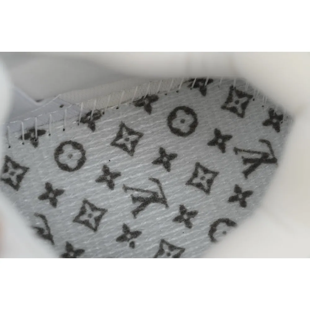 LOUIS VUITTON Trainer White Khaki Diamond Face
