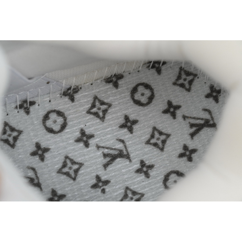LOUIS VUITTON Trainer White Khaki Diamond Face