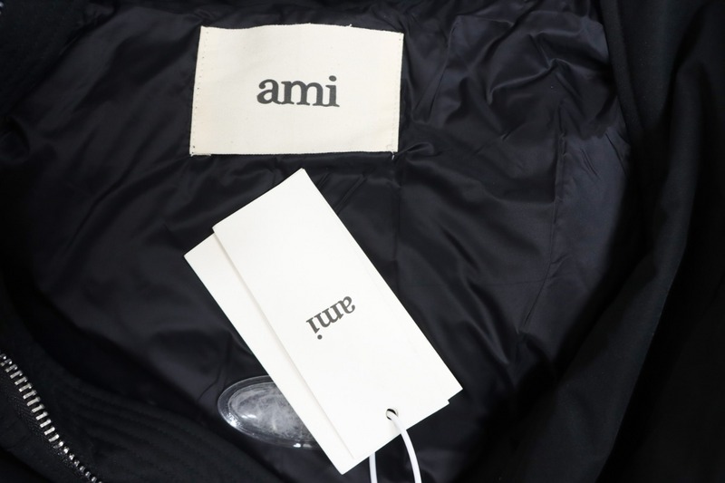 AMI Heart Shape Short Down Jacket Black