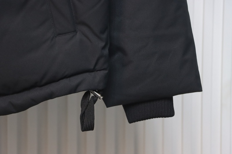 AMI Heart Shape Short Down Jacket Black