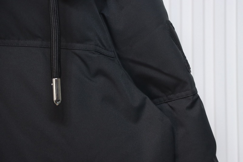 AMI Heart Shape Short Down Jacket Black