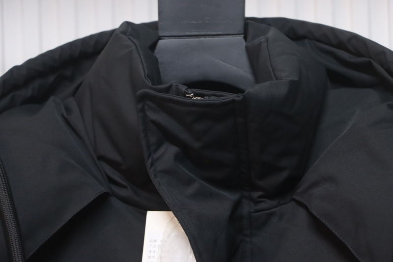 AMI Heart Shape Short Down Jacket Black