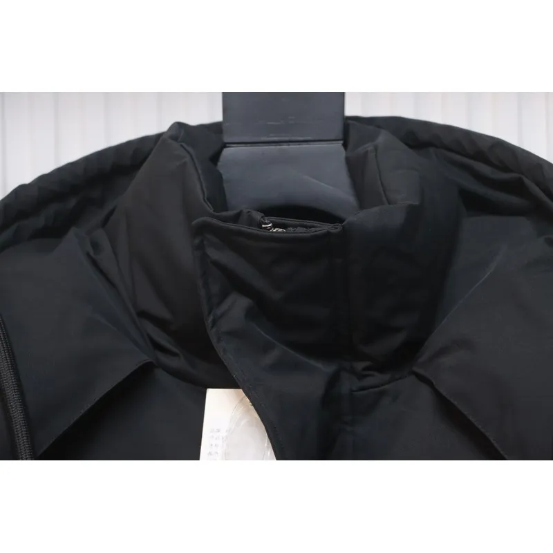 AMI Heart Shape Short Down Jacket Black