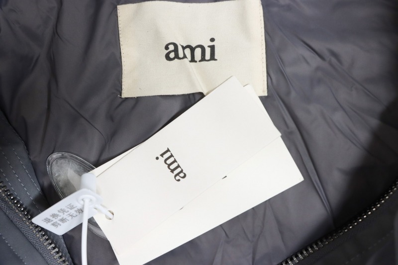 AMI Heart Shape Short Down Jacket Gray