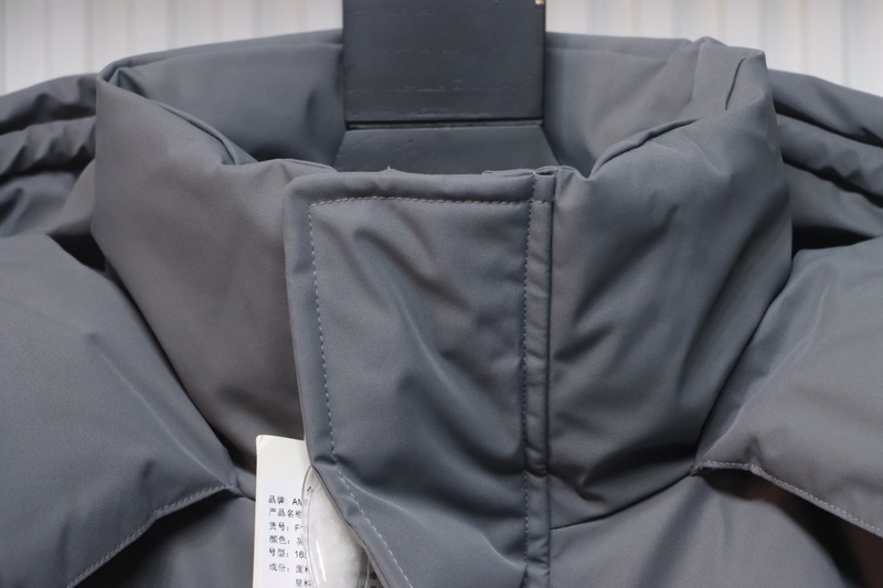 AMI Heart Shape Short Down Jacket Gray