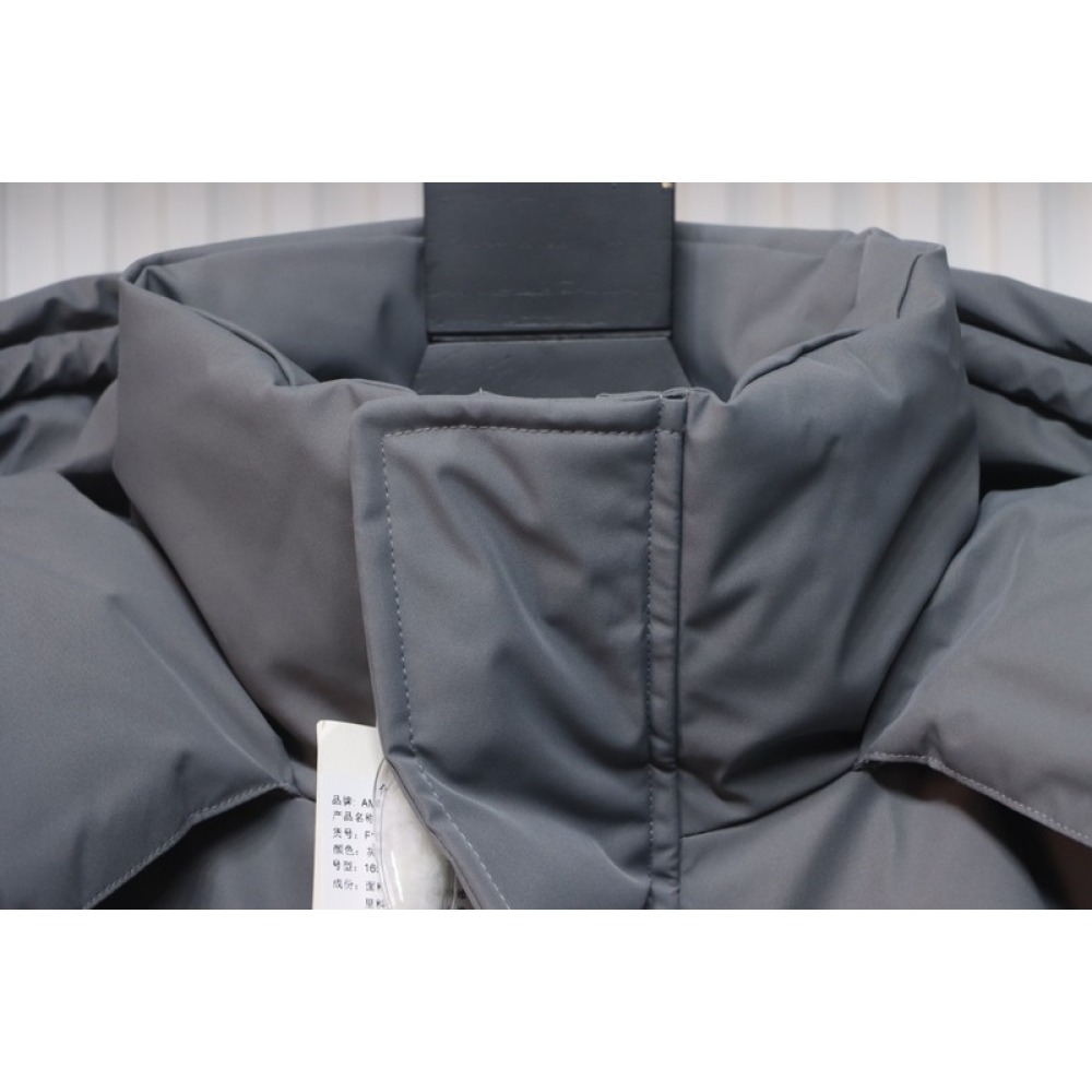 AMI Heart Shape Short Down Jacket Gray