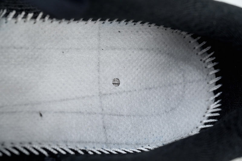 HOKA Clifton 9 2E Wide 'Black White'