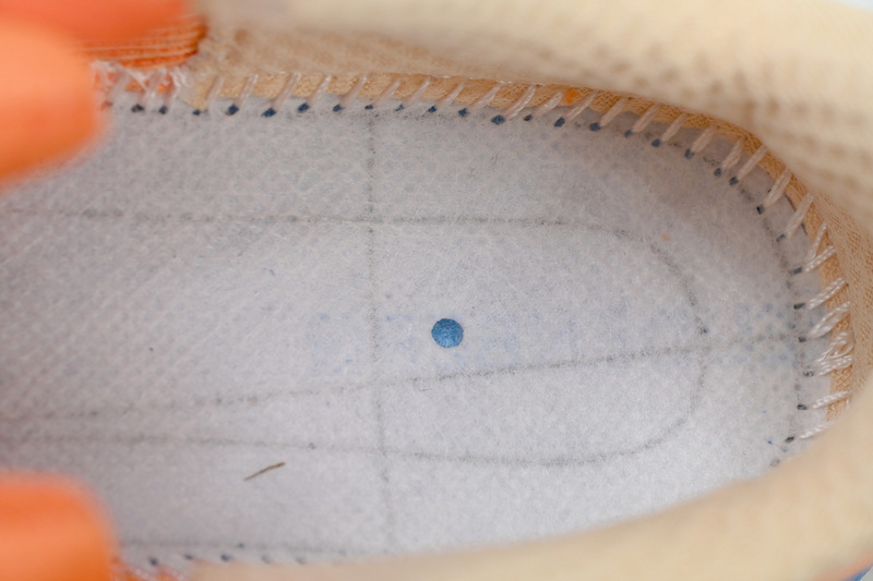 HOKA Clifton 9 2E Wide 'Vibrant Orange Impala'