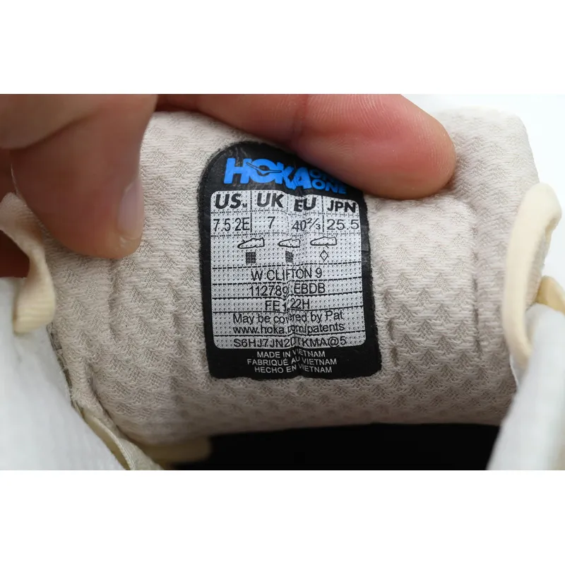 HOKA Clifton 9 'Eggnog Blanc De Blanc'