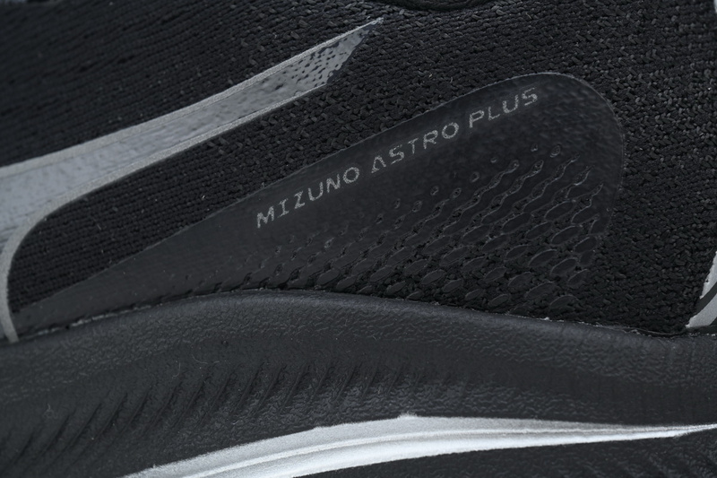 Mizuno Astro Plus 'Black'