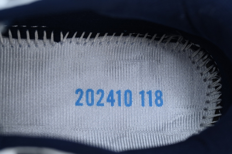 Mizuno Astro Plus 'Deep Navy'