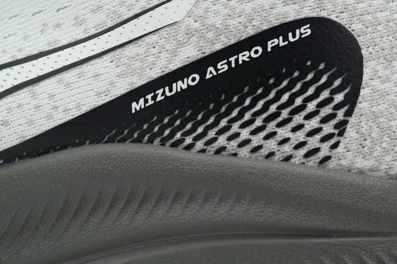 Mizuno Astro Plus 'Grey Green Black Army'