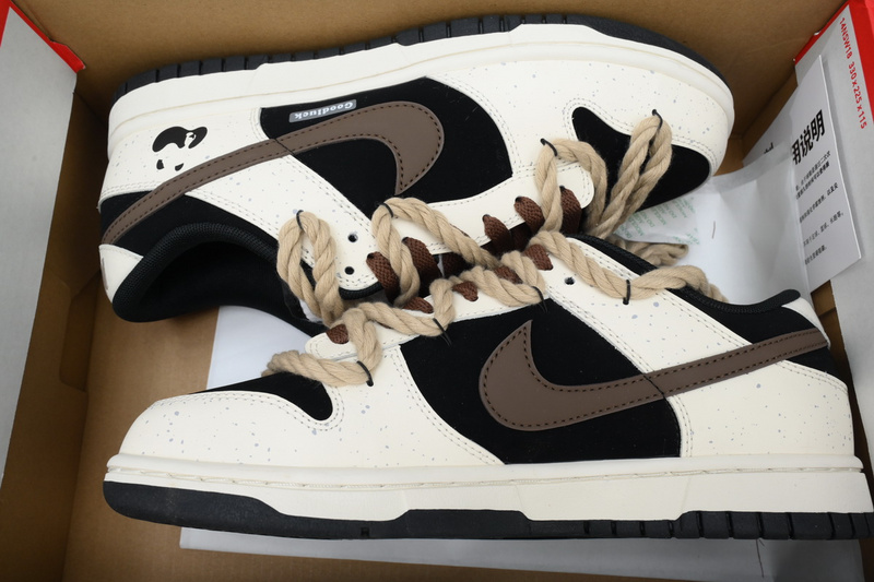 Nike Dunk Low 'Mocha Panda'