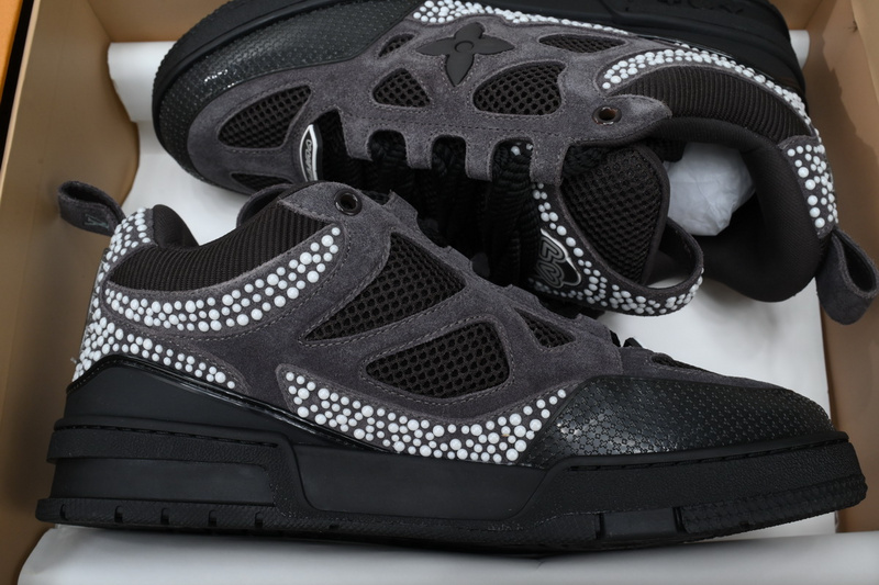 LOUIS VUITTON Trainer black, grey and white diamond